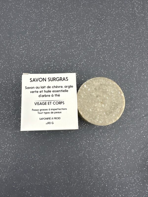 4ecfe4fd-a80e-4396-935e-72b38d5f81f4 Savon au lait de chèvre, argile verte, et huile essentielle d’arbre à thé