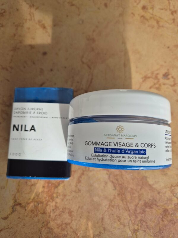2025/11/JPEG_20251105_132841_8532730008746340785-scaled.jpg Gommage visage et corps à la Nila et huile d’argan bio 100ml